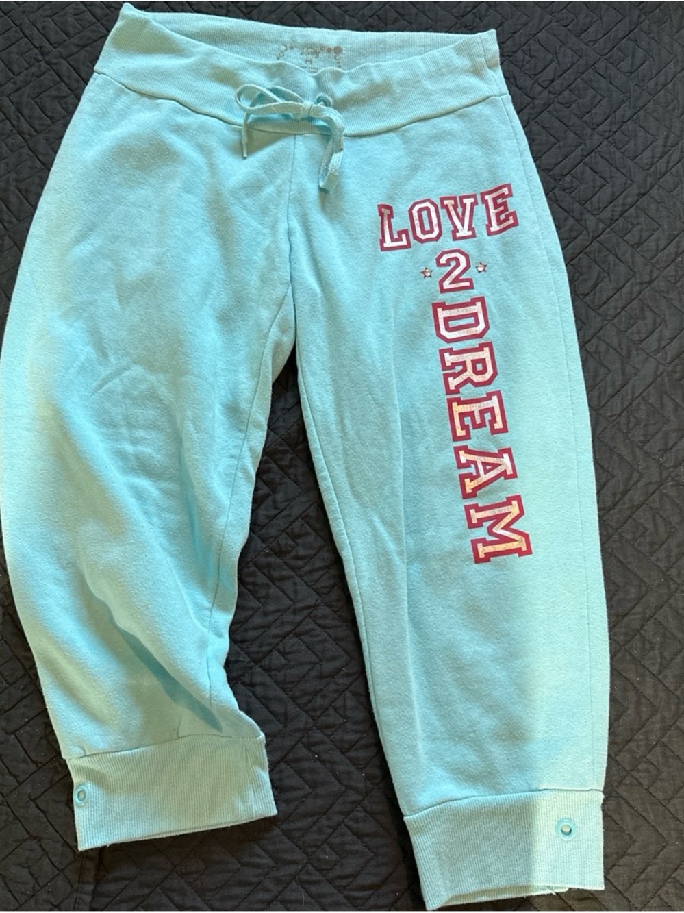 Aqua 'LOVE 2 DREAM' Graphic Jogger Capris